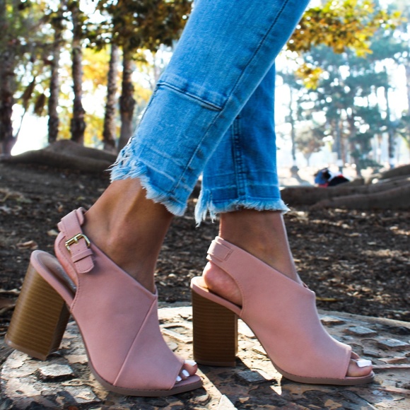 🚨LAST PAIR!!//The Ariel// blush heel - Picture 3 of 5